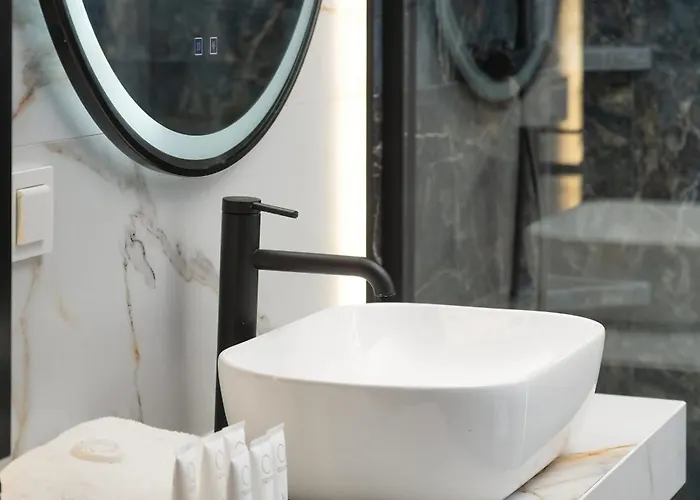 Stylish For 6 With Balcony Near The Main Square By Renters Apartmán *