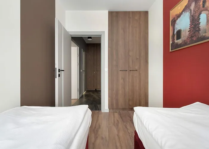 Stylish For 6 With Balcony Near The Main Square By Renters Vratislav