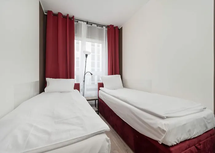 Stylish For 6 With Balcony Near The Main Square By Renters Apartmán
