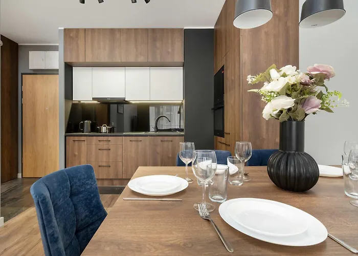 Stylish For 6 With Balcony Near The Main Square By Renters Apartmán *