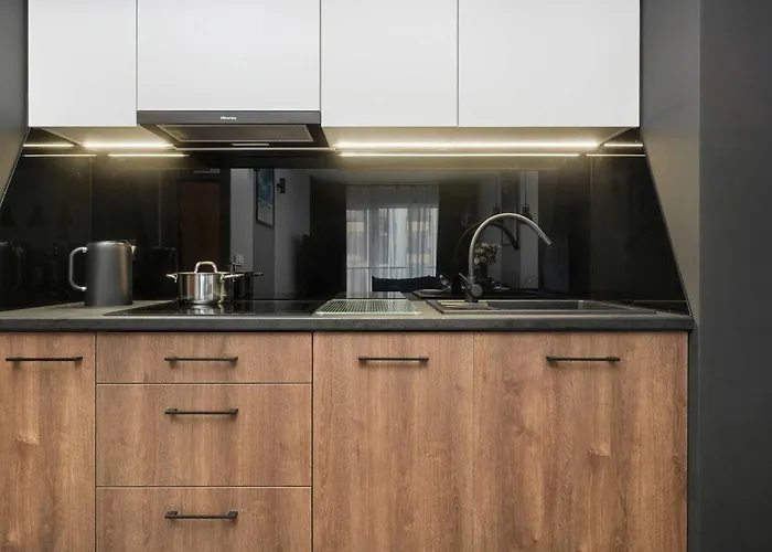 Stylish For 6 With Balcony Near The Main Square By Renters Apartmán