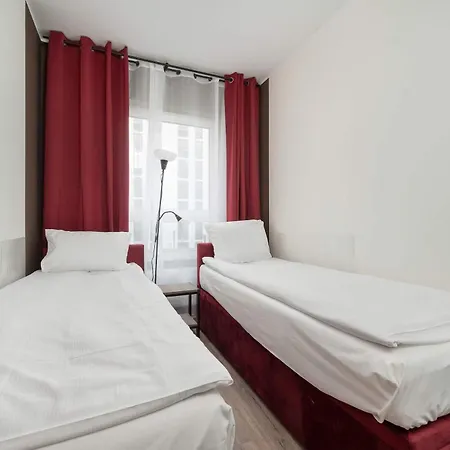 Stylish For 6 With Balcony Near The Main Square By Renters 아파트