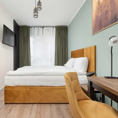 Stylish For 6 With Balcony Near The Main Square By Renters *