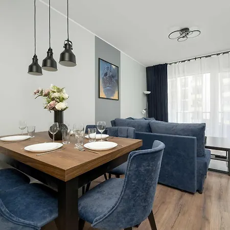아파트 Stylish For 6 With Balcony Near The Main Square By Renters *