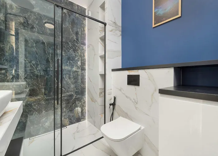 Stylish For 6 With Balcony Near The Main Square By Renters Apartman *