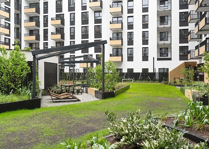 Stylish For 6 With Balcony Near The Main Square By Renters アパート