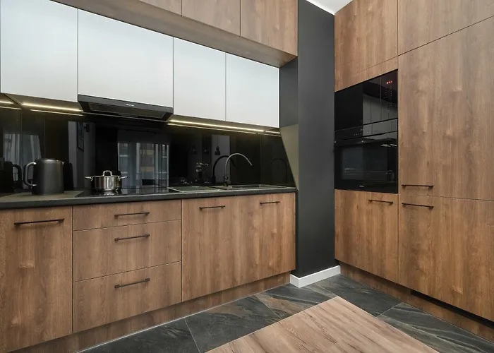 Stylish For 6 With Balcony Near The Main Square By Renters *